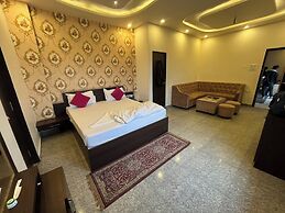 HOTEL GRAND MAURYA & SPICE RESTAURANT
