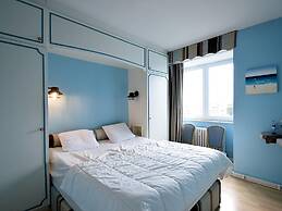 Seaview Stay w/ Parking
