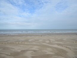 Seaview Stay w/ Parking