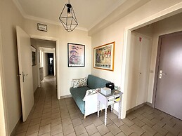 Seaview Stay w/ Parking