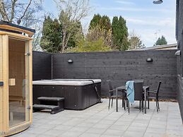 5 Star Holiday Home in Dronningmolle