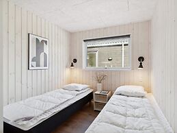 5 Star Holiday Home in Dronningmolle