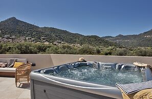 Superb Villa With Pool and sea View