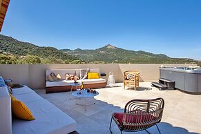 Superb Villa With Pool and sea View