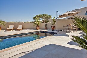 Superb Villa With Pool and sea View