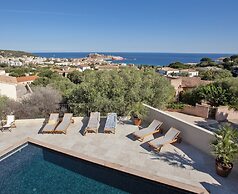 Superb Villa With Pool and sea View
