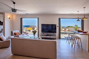 Superb Villa With Pool and sea View