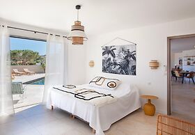 Superb Villa With Pool and sea View