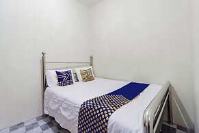 SPOT ON 93967 Hasna Guest House Syariah
