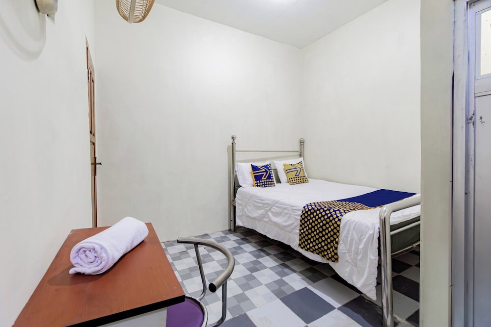 SPOT ON 93967 Hasna Guest House Syariah