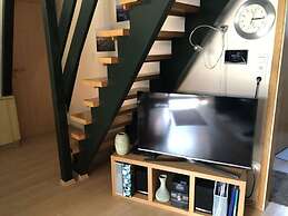Roof-only House Modern Retreat