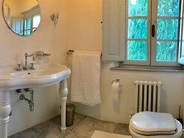 Villa Near Cortona With Pool & Countryside Views