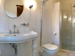 Villa Near Cortona With Pool & Countryside Views