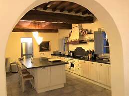 Villa Near Cortona With Pool & Countryside Views