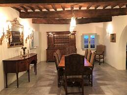 Villa Near Cortona With Pool & Countryside Views