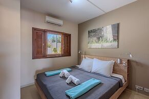 Spanish Water Apartments - Garden View