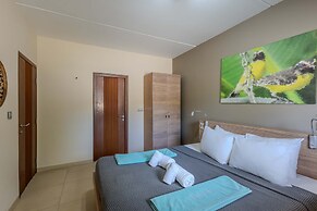 Spanish Water Apartments - Garden View