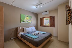 Spanish Water Apartments - Garden View