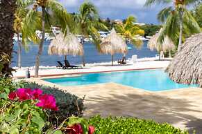 Spanish Water Apartments - Garden View