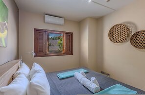 Spanish Water Apartments - Garden View