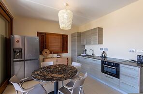 Spanish Water Apartments - Garden View