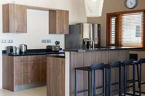 Spanish Water Apartments - Terrace