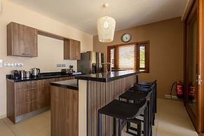 Spanish Water Apartments - Terrace