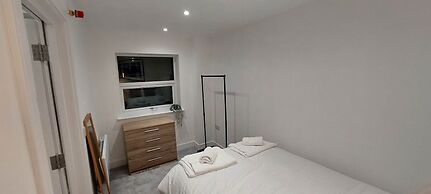 Modern 2 Bedroom Apartments - Camberley