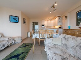 Apartment in Zeedijk With Sea View