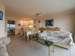Apartment in Zeedijk With Sea View