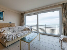 Apartment in Zeedijk With Sea View