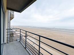 Apartment in Zeedijk With Sea View