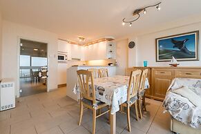 Apartment in Zeedijk With Sea View