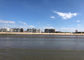 Apartment in Zeedijk With Sea View