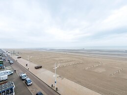 Apartment in Zeedijk With Sea View