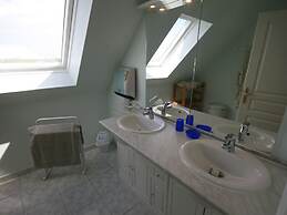 Scenic Villa in Moelan sur mer With Sauna