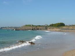 Scenic Villa in Moelan sur mer With Sauna