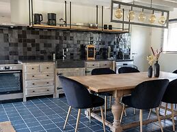 Heritage House 2 km From the Beach in Lissewege