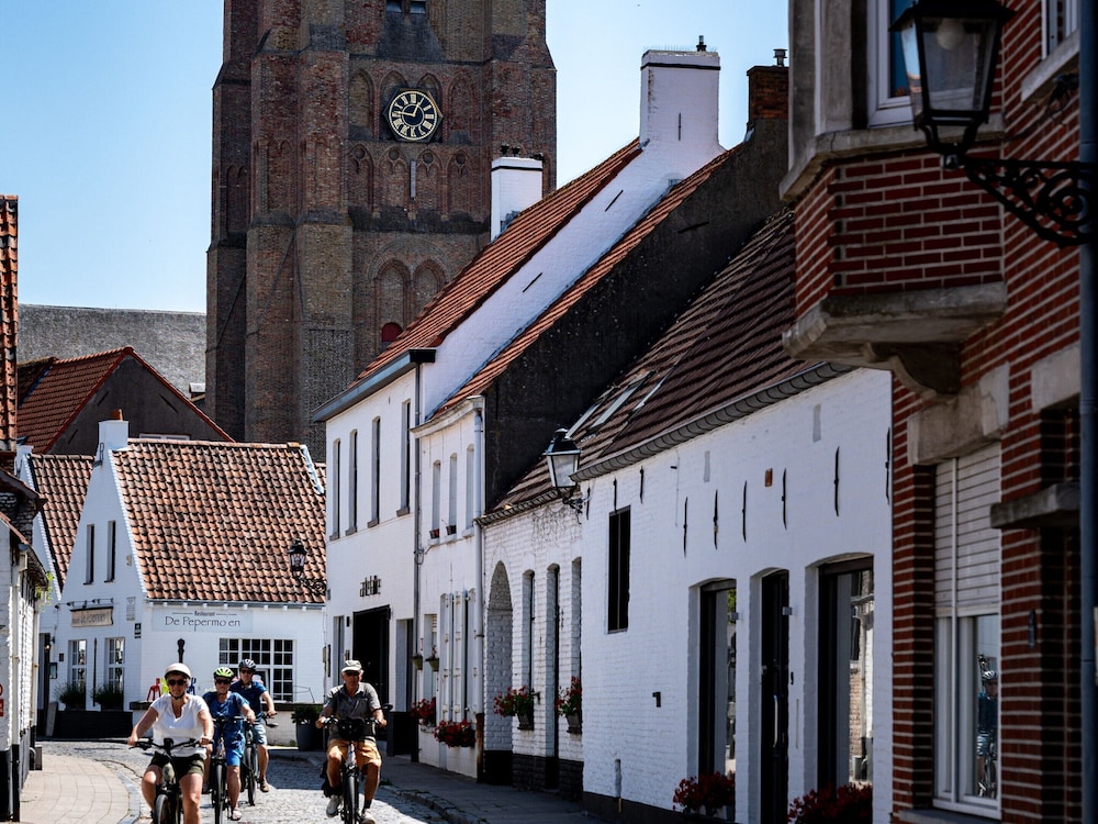 Heritage House 2 km From the Beach in Lissewege