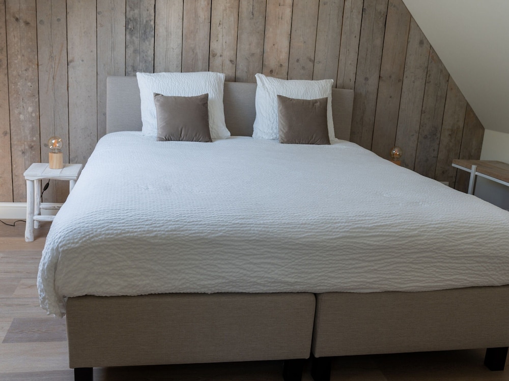 Heritage House 2 km From the Beach in Lissewege