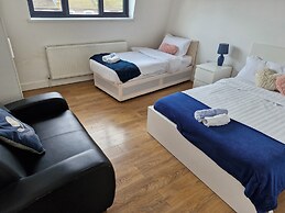 Apartment Sleeps 2 With Free Parking