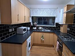 Apartment Sleeps 2 With Free Parking