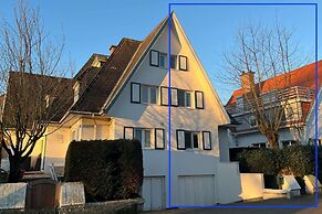 Home in Belle Epoque De Haan