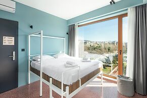 Zeus is Loose Hostel