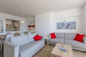 Stunning Apartment With Phenomenal sea View