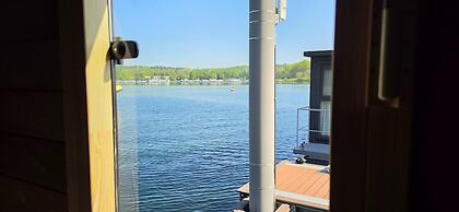 Houseboat Mookerplas With a View