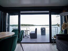Houseboat Mookerplas With a View