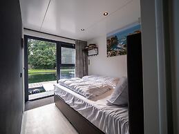 Houseboat Mookerplas With a View