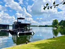 Houseboat Mookerplas With a View