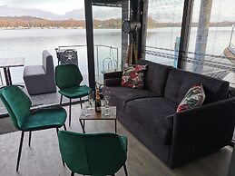 Houseboat Mookerplas With a View